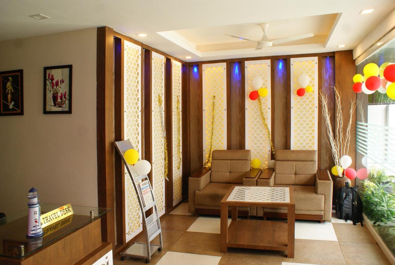 Collection O 8267 Galaxy Inn Kochi ภายนอก รูปภาพ