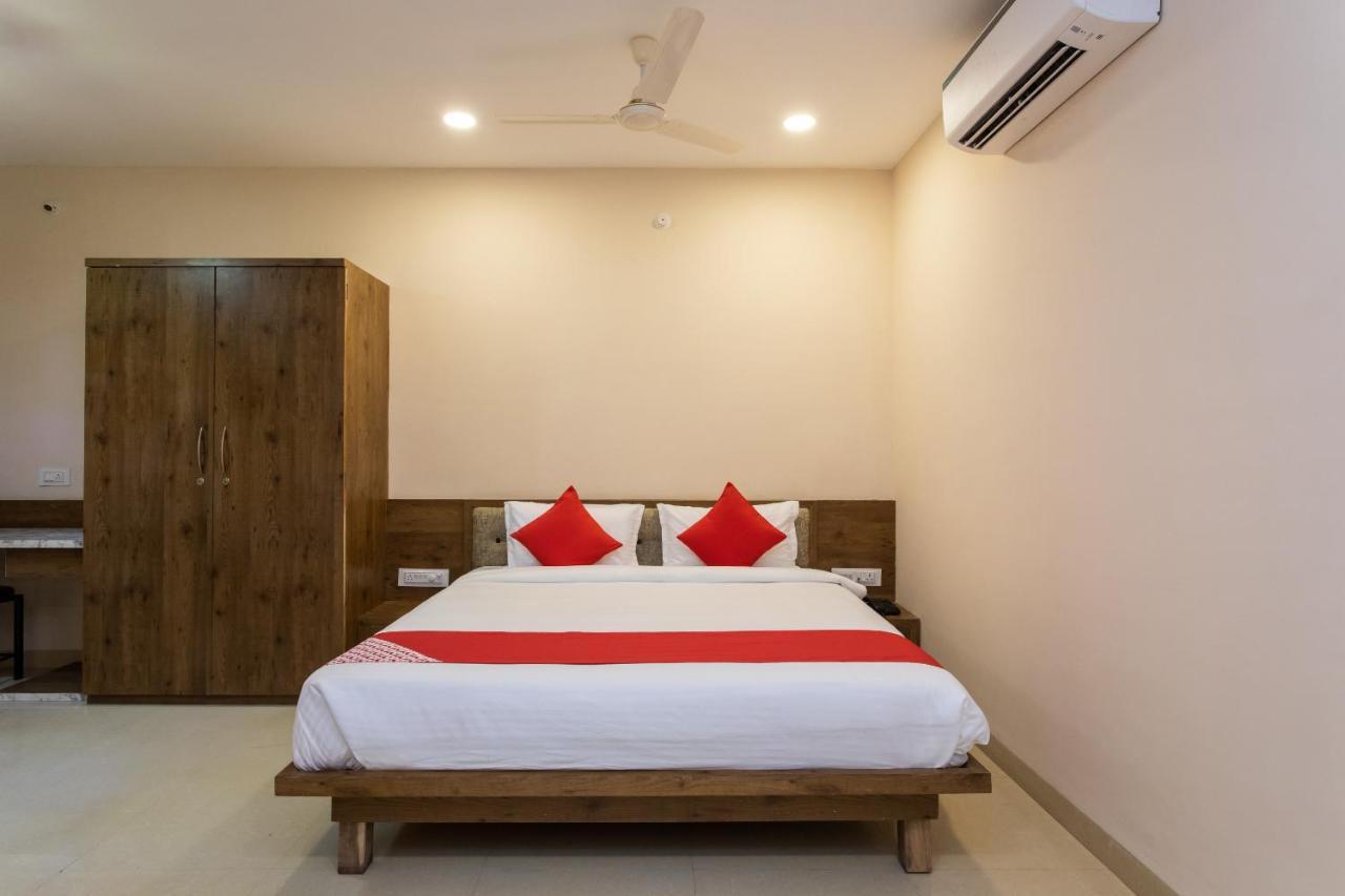 Collection O 8267 Galaxy Inn Kochi ภายนอก รูปภาพ