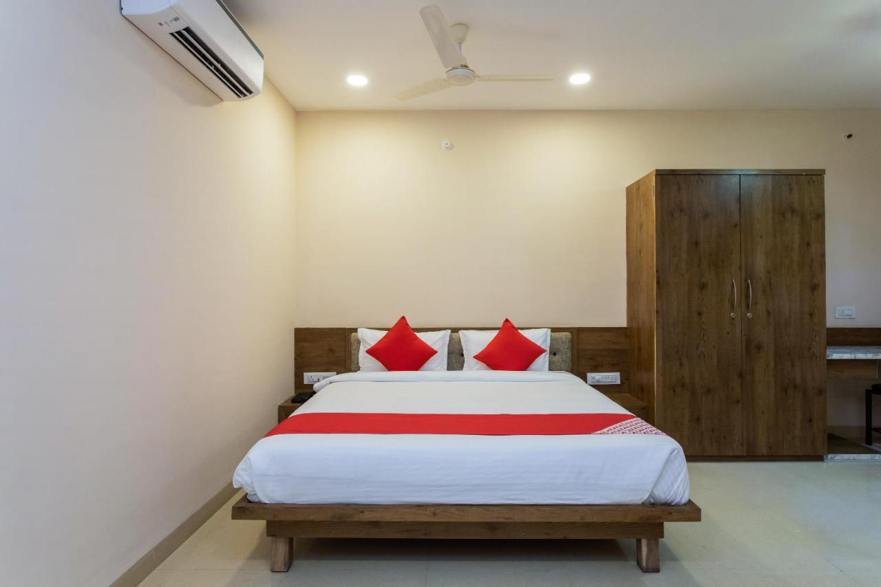 Collection O 8267 Galaxy Inn Kochi ภายนอก รูปภาพ