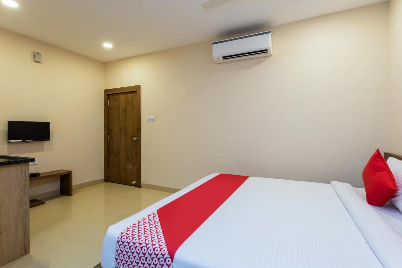 Collection O 8267 Galaxy Inn Kochi ภายนอก รูปภาพ