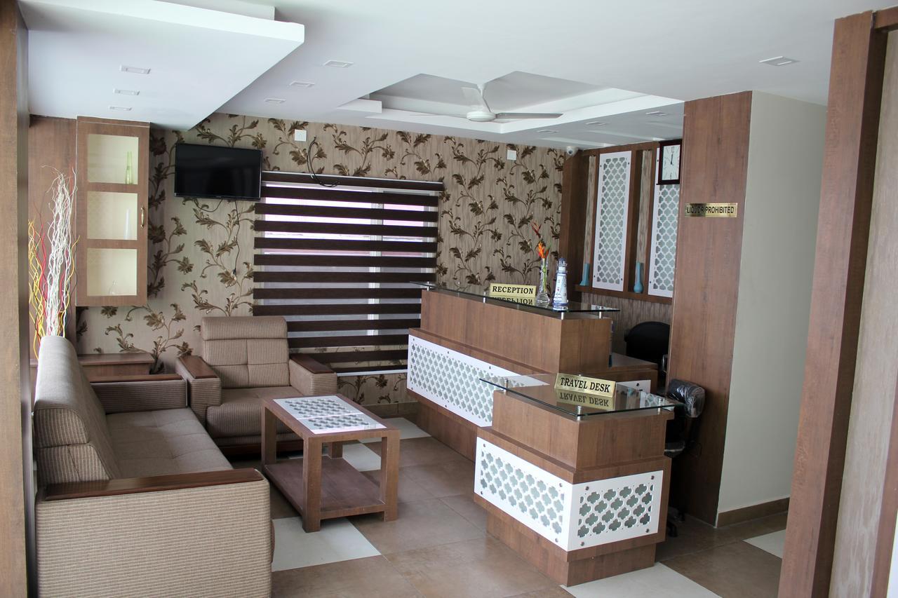 Collection O 8267 Galaxy Inn Kochi ภายนอก รูปภาพ